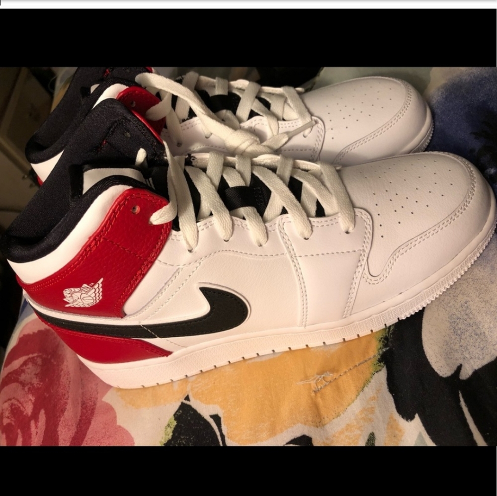Air Jordan 1 Mid GS Chicago